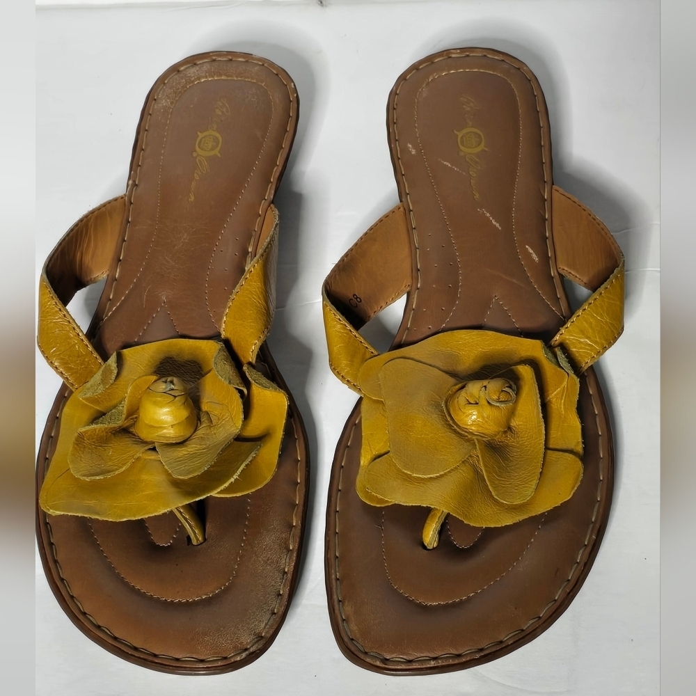 Womens BORN Crown Mustard Yellow Leather Floral Accented Sandals / Size 10 42